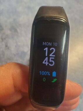 Samsung Galaxy Fit 2 Fitness Tracker Black with Charger